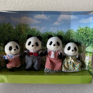 Epoch Calico Critters Sylvanian Families WILDER
PANDA FAMILY ~ 4 Figure Set